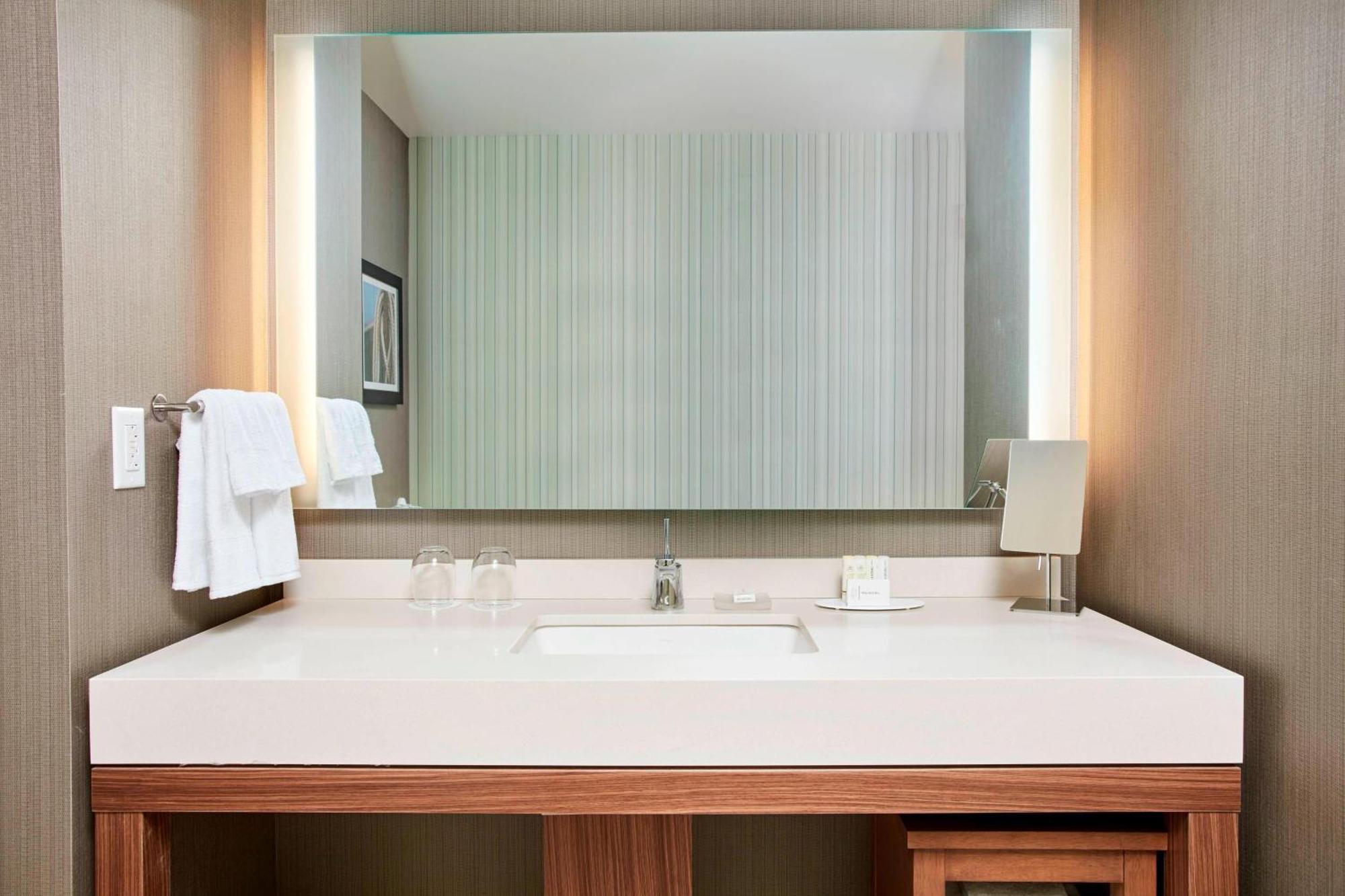 Hotel Courtyard By Marriott Erie Bayfront Esterno foto