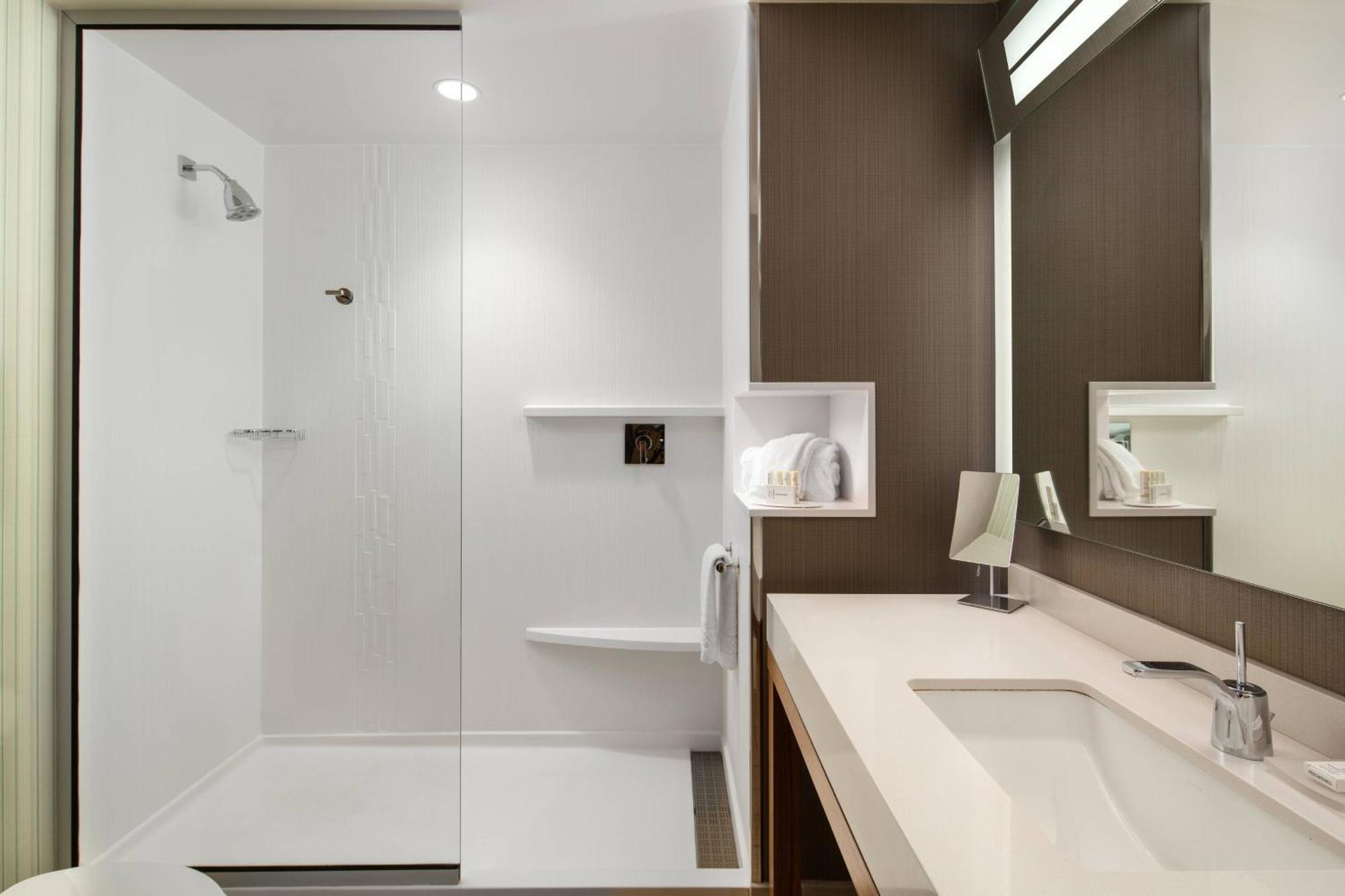 Hotel Courtyard By Marriott Erie Bayfront Esterno foto