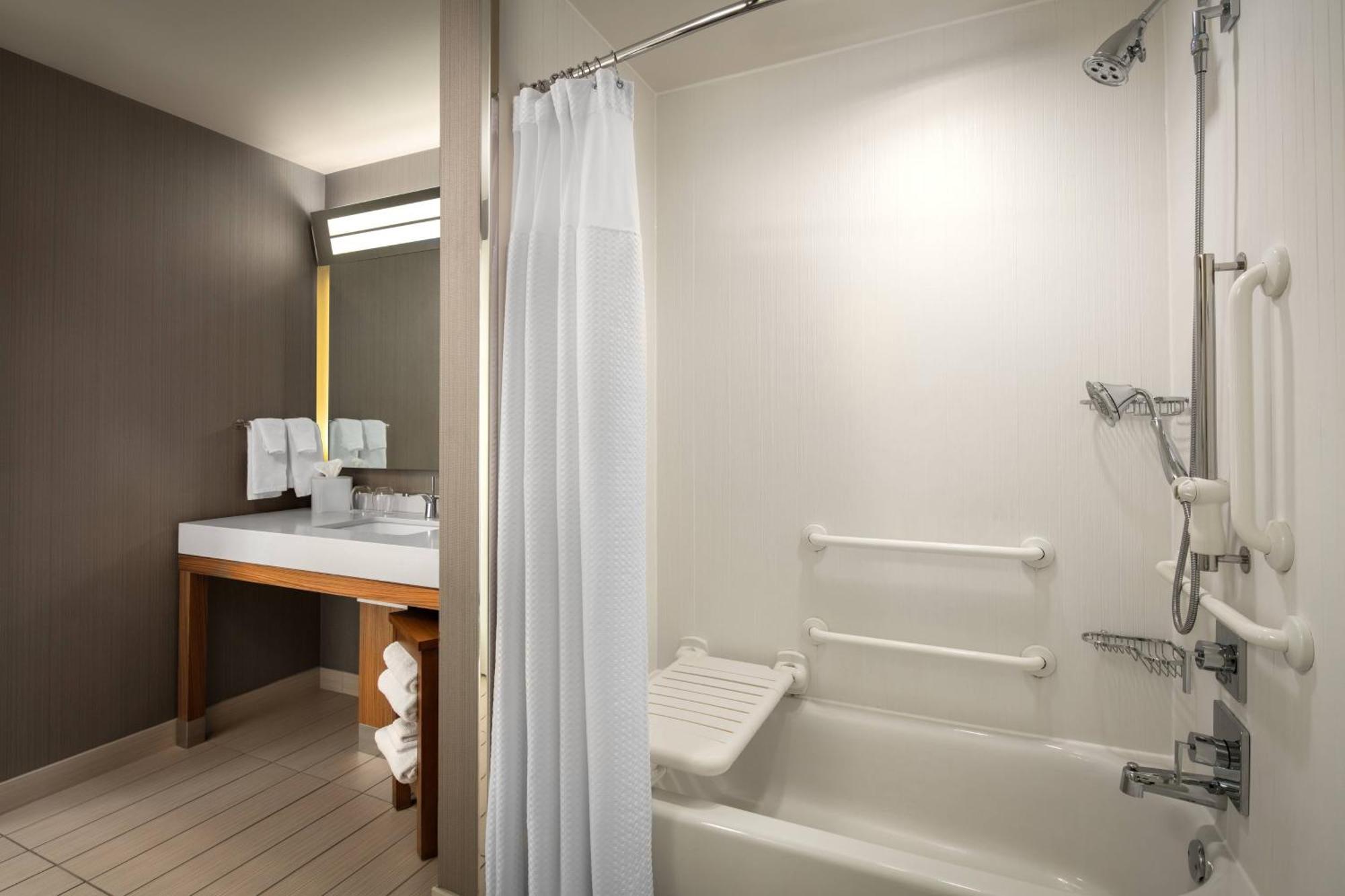 Hotel Courtyard By Marriott Erie Bayfront Esterno foto